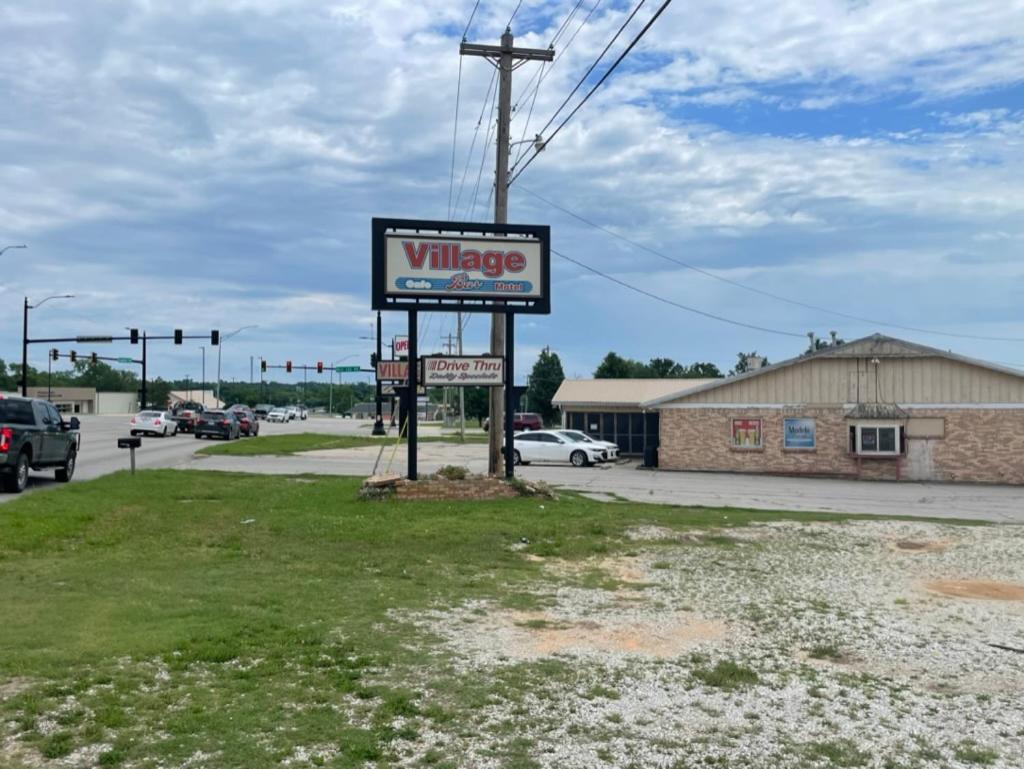 Village Inn Ada Exterior photo